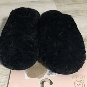 Chinese Laundry woman’s black closed toe slippers NWT size small